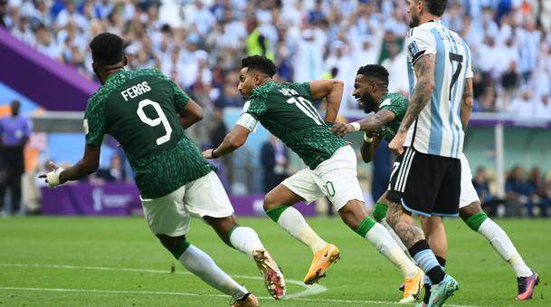 撞翻球王！道萨里率领沙特队再现米拉大叔辉煌