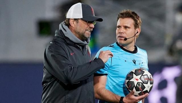 Jurgen-Klopp-Felix-Brych-Liverpo.jpg